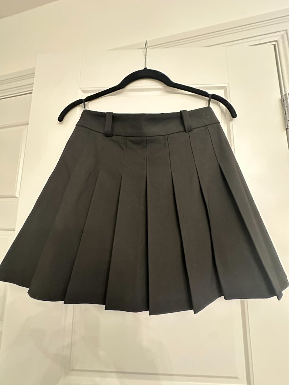 Aritzia Sunday Best Olive Pleated Skirt Black - Size 0